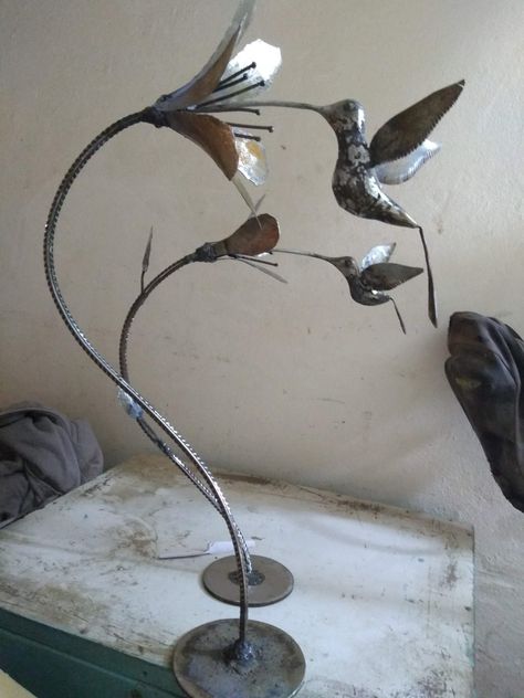 Metal Hummingbird, Recycled Artwork, Weird Furniture, Cutlery Art, Welding Crafts, Blacksmith Projects, Hummingbird Art, Sculpture Projects, Metal Working Projects