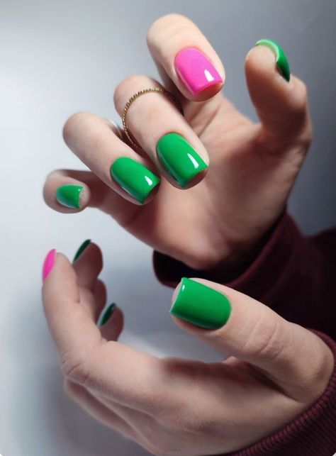 Magenta And Green Nails, Pink And Dark Green Nails, Bright Turquoise Nails, Green And Hot Pink Nails, Gel Nail Shapes, Gel Nail Styles, Gel Nail Application, Green Pink Nails, Pink Green Nails