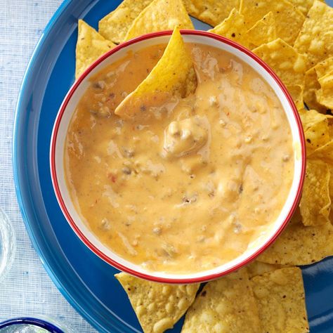 Slow Cooker Cheese Dip, Chili Queso Dip, Salsa Dip Recipe, Cheeseburger Dip, Nacho Dip, Beef Dip, Queso Dip Recipes, Crock Pot Dips, Superbowl Appetizers