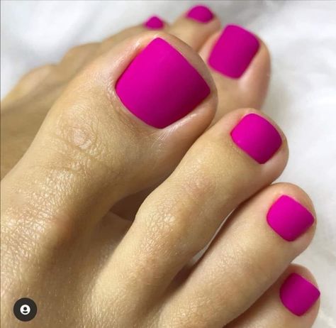 Bright Pink Pedicure Ideas, Magenta Toe Nails, Glamrdip Colours, Bright Summer Toe Nails, Toe Nail Ideas For Summer, Neon Pedicure Toenails, Neon Pedicure, Umbre Nails, Summer Toenails