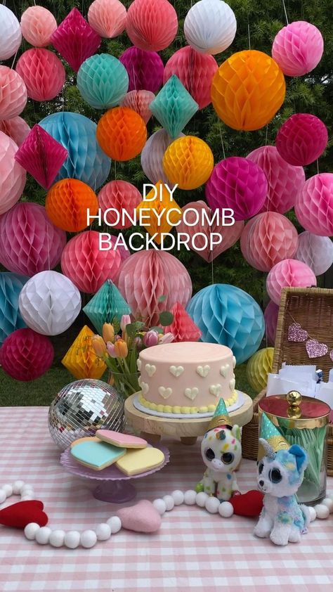 Honeycomb Backdrop, Diy Honeycomb, Baby Birthday Party Theme, Birthday Party Decorations For Adults, 2nd Birthday Party For Girl, Fiesta Tropical, Diy Birthday Party, Diy Party Decorations, Diy Birthday