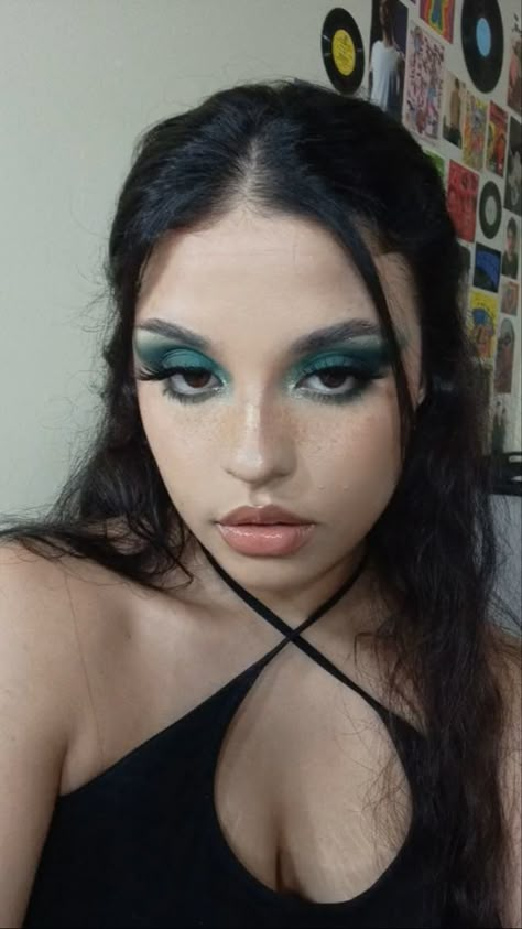 Alexa Demie Makeup Looks, Colorful Goth Makeup, Make Up Green, Colorful Goth, Goth Make Up, Goth Glam, Avant Garde Makeup, Makeup Idea, Green Makeup