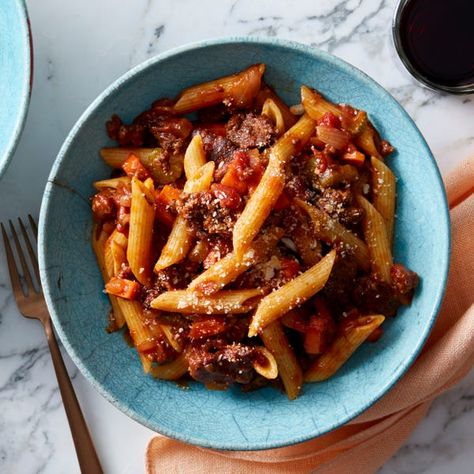 Penne Bolognese, Cubed Beef Recipes, Blue Cheese Pasta, Pasta Beef, Beef Bolognese, Beef Cubes, Pasta With Meat Sauce, Resep Pasta, Pasta Penne