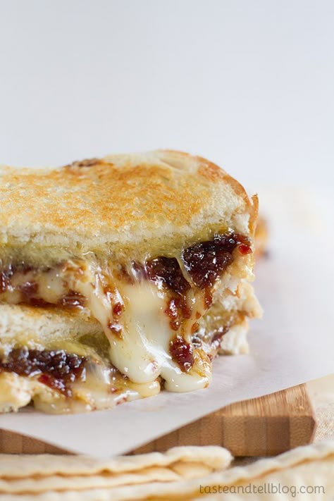 Ultimate Grilled Cheese with Bacon Jam - Taste and Tell Grilled Cheese With Bacon, Bacon Jam Recipe, Ultimate Grilled Cheese, Gourmet Grilled Cheese, Tandoori Masala, Bacon Jam, Grilled Cheese Recipes, Grilled Sandwich, Burgers Sandwiches