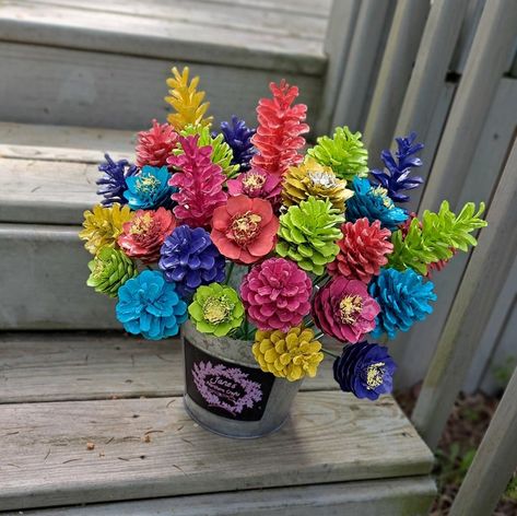 Pinecone Art, Flowers Bucket, Pine Cone Flowers, Pine Cone Flower Wreath, Pinecone Flowers, Pinecone Crafts, Cone Flowers, Painted Pinecones, Pine Cone Art