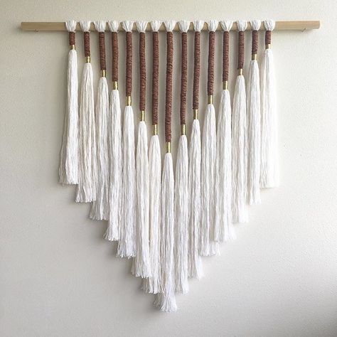 Hime.decor Diy Yarn Wall Hanging, Pola Macrame, Dream Catcher Nursery, Diy Decoracion, Makramee Diy, Yarn Wall Art, Yarn Wall, Diy Yarn, Macrame Wall Hanging Diy