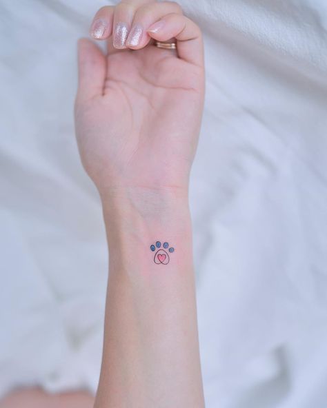 Pet love @nandostudios #tattoo #nandotattoo Tattoos Semi Colon, Dog Groomer Tattoo, Dog Paw Tattoos, Paw Tattoos, Cat And Dog Tattoo, Dog Grooming Styles, Pawprint Tattoo, Dog Paw Tattoo, Semi Colon