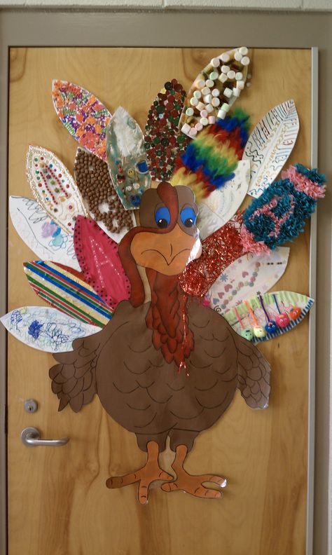 I created a featherless turkey. Students were given a feather template and were asked to decorate their feather anyway that they wished. Turkey Feather Crafts, Reggio Activities, November Preschool, Thanksgiving Play, Feather Ideas, Feather Template, Paper Turkey, Thanksgiving Crafts For Toddlers, Turkey Project