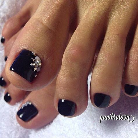 Black Toenails, Easy Toe Nail Designs, Simple Toe Nails, Toenail Art, Pedicure Designs Toenails, Pedicure Colors, Unghie Nail Art, Toe Nail Color, Pretty Toe Nails