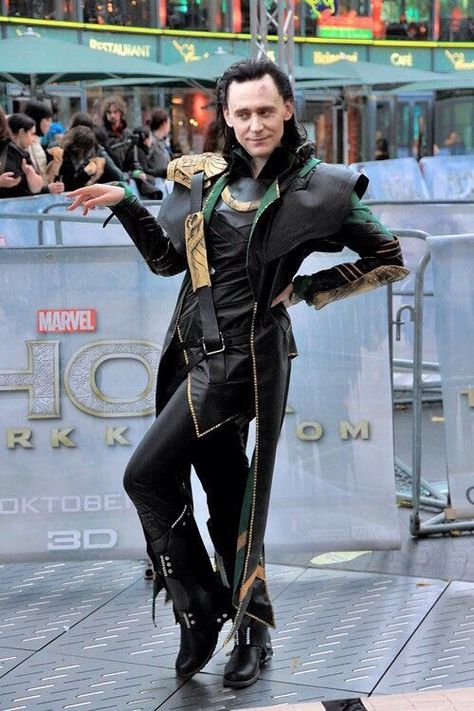 Sassy Loki is as Sassy Loki does! #youbetterwerk! Funny Sherlock, Thor Loki, Pahlawan Marvel, Smosh, Loki Marvel, Loki Thor, Ms Marvel, Chuck Norris, Loki Laufeyson