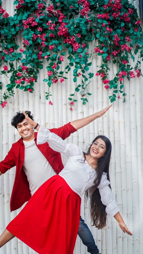 https://instagram.com/pink_fudge_?utm_medium=copy_link Couple Tshirts Photoshoot, Red Dress Couple Photoshoot, Xmas Couple, Glittery Wallpaper, Girls Frock Design, Combo Dress, Couple Tshirts, Christmas Photoshoot, Couple Photoshoot