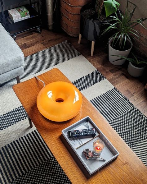 VARMBLIXT doughnut lamp styled on a vintage mid-century coffee table with concrete tray and candle Mid Century Coffee Table Styling, Mid Century Candles, Table Lamps Living Room Ideas, Small Vintage Coffee Table, Ikea Donut Lamp, Vintage Ikea Lamp, Ikea Varmblixt, Small Lamps Decor, Mid Century Modern Ikea