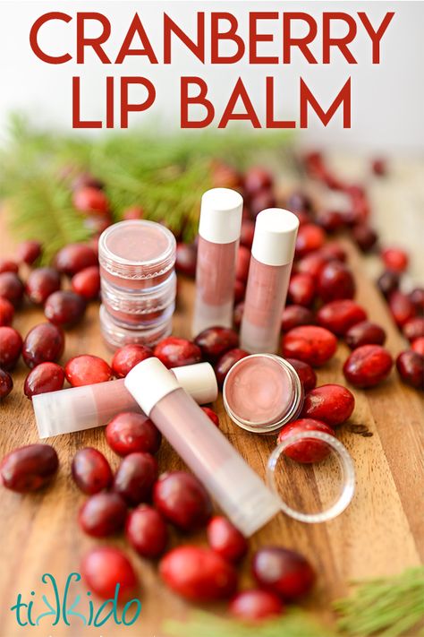 Homemade Lip Balm Recipe, Diy Lip Balm Recipes, Lip Balm Recipes, Homemade Lip Balm, Diy Lip Balm, Diy Scrub, Diy Lips, Homemade Bath Products, Diy Body