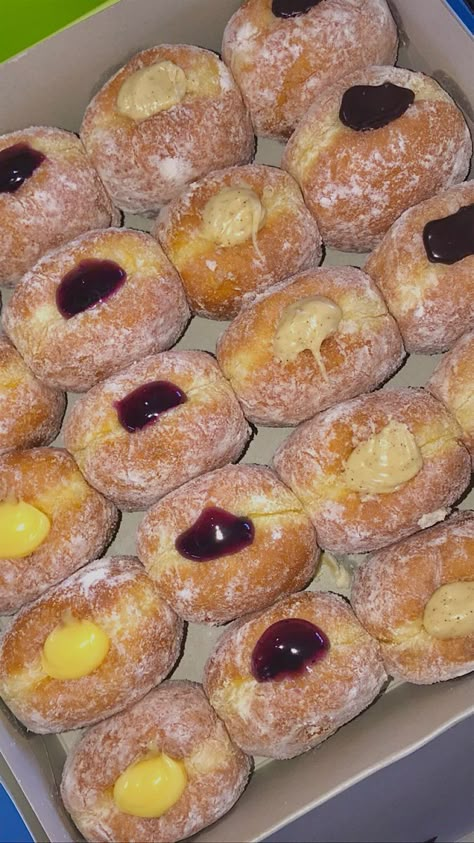 Bomboloni Photography, Bomboloni Aesthetic, Snapchat Dessert, Dessert Snap, Pasta Snap, Custard Donut, Banana Cake Recipe Easy, Feast Mode, Delicacy Food