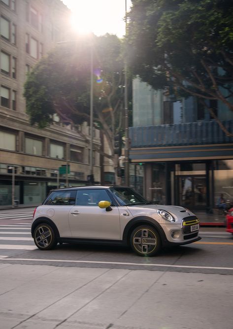 Mini Cooper Electric 2022, Small Electric Cars, New Mini Cooper, Mini Cabrio, Vinyl Wrap Car, Mini Countryman, Classy Cars, Mini Cooper S, Smart Car