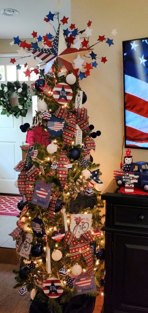 Fourth of July Americana decorated Christmas tree Americana Christmas Tree, Americana Christmas, 4th Of July Tree, Pencil Trees Decorating Ideas, Military Home Decor, Country Christmas Trees, Forth Of July, Pencil Trees, July Crafts