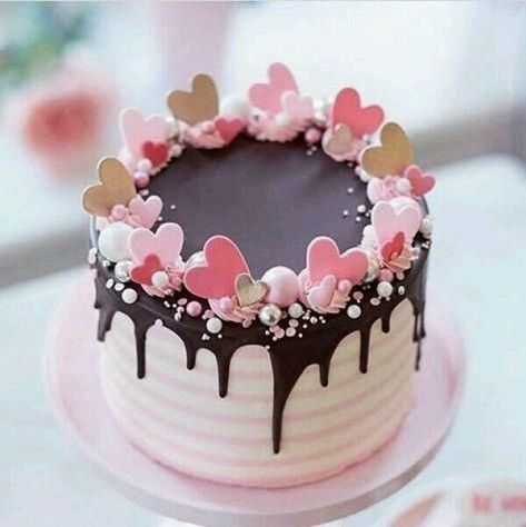 Hisaraki ______,de ojos bicolor,tres quirk y hija de héroes profesion… #fanfic # Fanfic # amreading # books # wattpad Bolo Drip Cake, Tårta Design, Mini Torte, Valentines Cupcakes, Valentines Day Cakes, Valentine Cake, Dish Rack, Drip Cakes, Love Cake