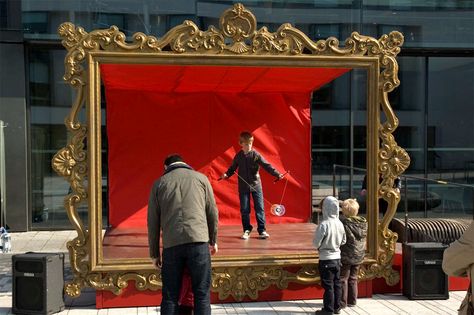 Picture frame stage Giant Picture Frame Ideas, Gold Frame Photoshoot, Mirror Stage Design, Large Frame Ideas, Mirror Photo Op, Gold Frame Backdrop, Giant Picture Frame, Giant Frame Photo Booth, Exhibit Picture Frame