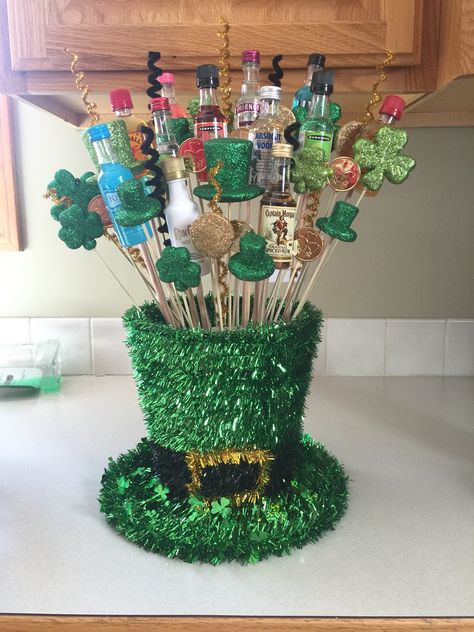 St Pattys Day Gift Basket Ideas, Mini Liquor Bottle Bouquet, Liquor Bottle Bouquet, Saint Patricks Day Gifts, St Patrick Party Food, Saint Patricks Party Ideas, Raffle Gift Basket Ideas, Bottle Bouquet, Alcohol Gift Baskets