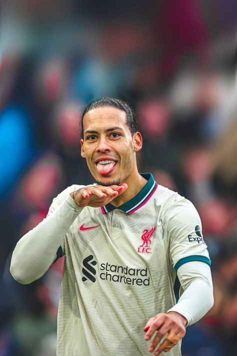 Football Videos, Football Or Soccer, Team Goals, Virgil Van Dijk, Video Reels, Liverpool Players, Association Football, Football Gif, Soccer Goal