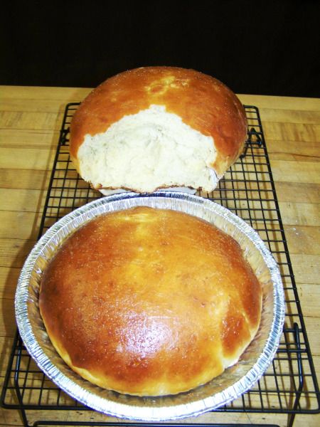 Projects & Recipes We love us some good Hawaiian bread in this house. Macgyver could eat the company that makes Kings Hawaiian bread out of business. I figured I needed to come up with… Hawaiian Bread, Loaves Of Bread, Pan Relleno, Kings Hawaiian, Southern Dishes, Hawaiian Food, Bread Recipes Homemade, Bread Dough, How To Make Bread