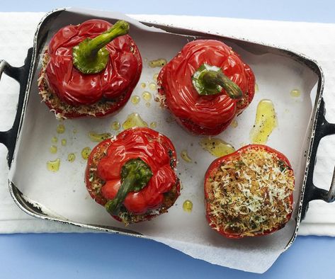 Filled with a flavourful savoury mince mixture and baked until they soften and go sweet, these stuffed capsicums will have you going back again and again. Mince And Rice, Stuffed Capsicum, Capsicum Recipes, Savoury Mince, Rice Stuffing, Spicy Salad, Mince Recipes, Fried Beef, Budget Friendly Recipes