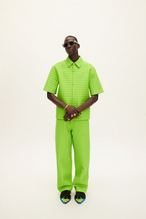 Neon Mens Outfits, Neon Mens Fashion, Mens Colourful Outfit, Colorful Outfits Men, Colorful Mens Fashion, Look Disco, Men Street Fashion, Stage Outfit, Monochrome Outfit