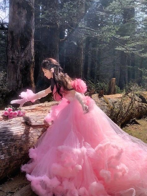 50 Aesthetic, Prom Dress Inspo, Flipagram Instagram, Pretty Pink Princess, Puffy Dresses, Looks Country, Tulle Skirts, Princess Core, Pretty Prom Dresses