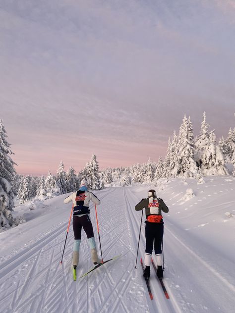 Norway Winter Aesthetic, Cross Country Skiing Aesthetic, Girls Ski Trip, Xc Skiing, Norway Winter, Skiing Aesthetic, Xc Ski, Ski Aesthetic, Ski Culture