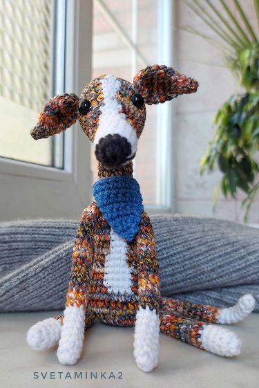 . Learn how to crochet a beautiful greyhound galgo dog with this easy to follow Crochet Greyhound, Crochet Dog Amigurumi, Dog Amigurumi, Crochet Dog Patterns, Mini Dog, Amigurumi Tutorial, Plush Pattern, Crochet Dog, Dog Pattern