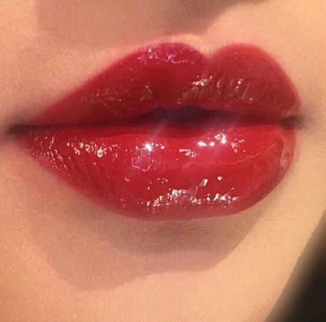 Pinterest:@elasialarkin Romeo I Julia, Beauty Make-up, Kesha, Lip Art, Glossy Lips, Halloween Make, Red Lipstick, Red Aesthetic, The Body Shop