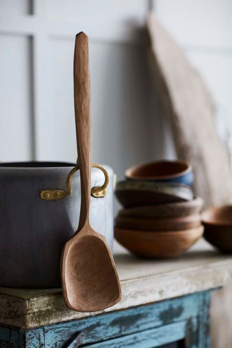 Barn the spoon Whittled Spoon, Wooden Spoon Carving, Wood Spoon Carving, Hand Carved Spoon, Simple Wood Carving, Carved Spoons, Green Woodworking, Spoon Carving, Wood Utensils