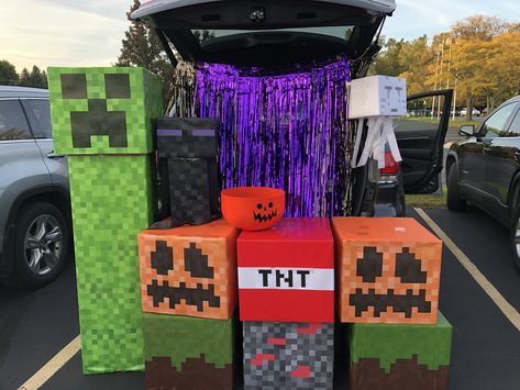 Minecraft Trunk Or Treat Ideas, Minecraft Trunk Or Treat Ideas For Cars, Minecraft Trunk Or Treat, Tnt Minecraft Halloween Bucket, Tnt Box Minecraft, Minecraft Wrapping Paper, Cheap Trick Or Trunks, Trunker Treat Ideas, Trunk Or Treat Ideas