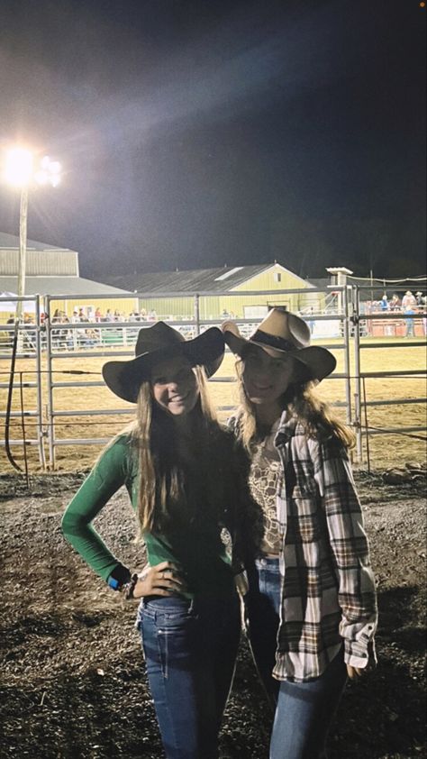 Ohio rodeo, fox hollow rodeo, barrel racing, buckle bunny, bull riding Rodeo Barrel Racing, Country Friends, Buckle Bunny, Country Couples, Bull Riding, Ranch Life, Barrel Racing, Rodeo, Night Life