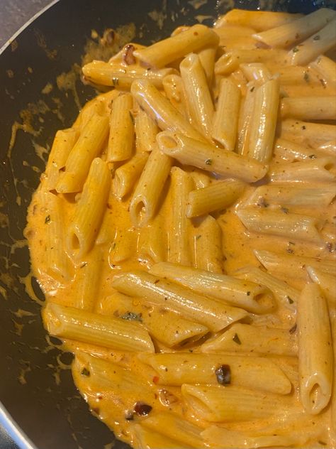 Aesthetic Pasta Pictures, Pasta Astethic, Gigi Hadid Pasta, Pasta Images, Hadid Pasta, Pasta Aesthetic, Quick Lunch Recipes, Pasta Food, Pasta Lover