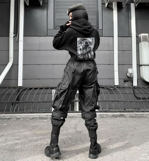 #techweargeneral #techwearfits #techwearlooks #urbanninja #techwearsociety #futurewear #darkwear #wearetechwear #techwearlooks #techwearfits #streetgoth #darkwear #urbanwear #streetwear #tactical #warcore Techwear Female, Female Techwear, Techwear Girl Outfit, Techwear Girl, Tech Outfit, Techwear Women, Techwear Streetwear, Techwear Pants, Tech Wear Fashion