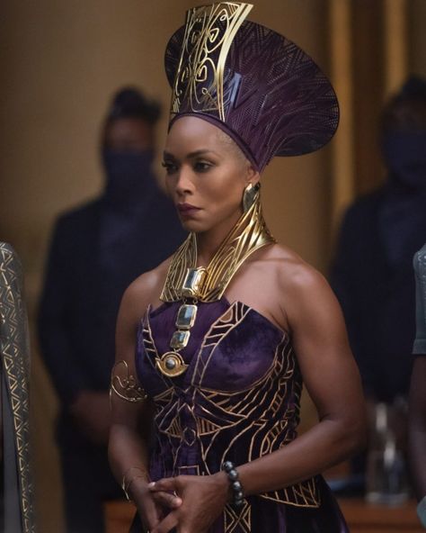 Oscar-winning superhero film Black Panther paved the way for a bolder approach to fashion in its sequel Wakanda Forever, costume designer Ruth E Carter tells Dezeen in this exclusive interview. Film Black Panther, Panther Costume, Black Panther Costume, Black Panther Wakanda, Angela Bassett, Wakanda Forever, Anthony Hopkins, Academy Award, African Diaspora