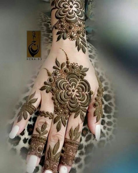 Dubai Rose Mehndi Designs, Rose Mehndi Designs Simple, Mehndi Designs Simple Back, Mehndi Designs Simple, Khafif Mehndi Design, Floral Henna Designs, Mehndi Designs 2018, Bridal Mehendi Designs Hands, Henna Art Designs