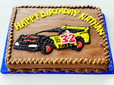 Dirt Track Racing Cake Dirt Track Birthday Cake, Dirt Track Racing Cake, Titanic Cake, Race Track Cake, 17th Birthday Party Ideas, Racing Cake, Race Car Cakes, Race Car Birthday Party, Race Car Birthday