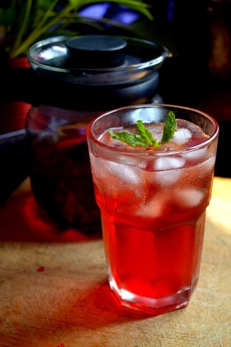 Rose Mint Green Iced Tea | The Heavenly Hearth Green Iced Tea, Indian Drinks, Iced Green Tea, Rose Flavored, Green Tea Bags, Mint Tea, Red Tea, Detox Your Body, Rose Tea