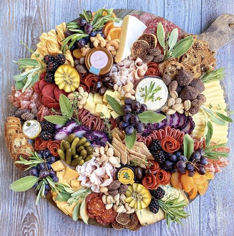 Fall Charcuterie Board, Fall Charcuterie, Brunch Bar, Incense Burning, Charcuterie Plate, Grazing Board, Party Food Buffet, Brunch Table, Charcuterie Inspiration