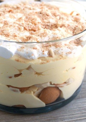 Light Banana Pudding Recipe, Sour Cream Banana Pudding, Easy Banana Pudding Recipe, Ashley Murphy, Magnolia Bakery Banana Pudding, Banana Pudding Desserts, Banana Cream Pudding, Easy Banana Pudding, Southern Banana Pudding