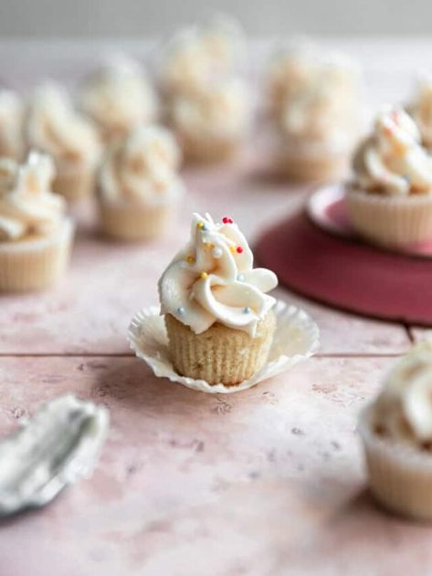 Mini Vanilla Cupcake Recipe, Mini Cupcakes With Filling, Birthday Mini Cupcakes, Mini Cupcakes For Tea Party, How To Make Mini Cupcakes, How To Frost Mini Cupcakes, Frosting Mini Cupcakes, Decorate Mini Cupcakes, Fancy Mini Cupcakes