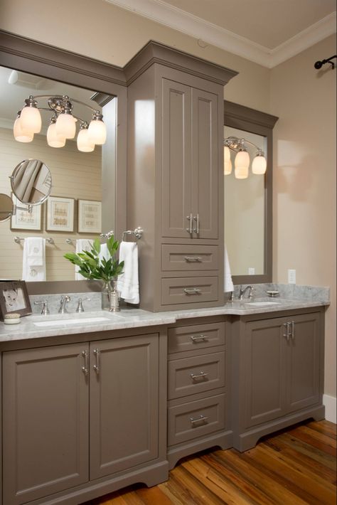 42 Chic Design Ideas to Rejuvenate Your Master Bathroom Countertop Cabinet, Casa Clean, Bathroom Vanity Designs, Large Bathroom, Bathroom Farmhouse Style, Master Bath Remodel, Vanity Design, Bad Design, Bathroom Redo