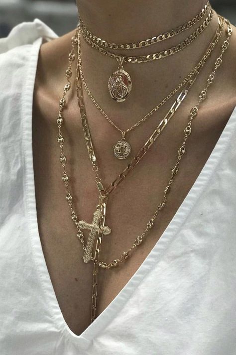 Layered jewelry, saint coin necklaces, cross necklace, cuban link choker, sahira jewelry design, kim kardashian style #personalizedjewelry Kalung Choker, Necklaces Cross, Vlasové Trendy, Dope Jewelry, Jewelry Lookbook, Layered Jewelry, Coin Necklace, Dream Jewelry, Schmuck Design