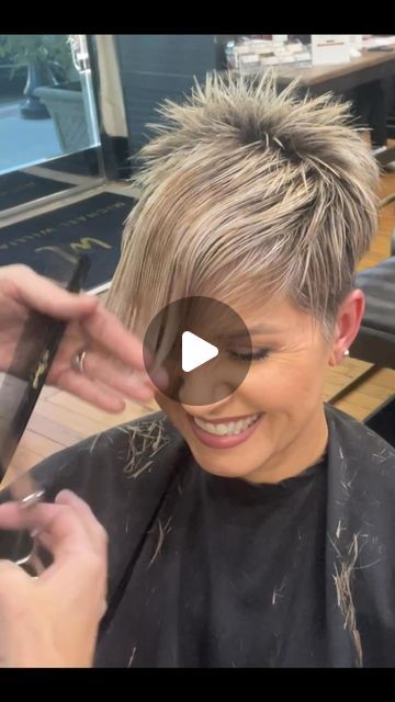 Ladies Bowl Haircut, Short Hair Color Ideas Highlights, Short Hairstyle Women Videos, Highlights For Pixie Haircut, Big Face Short Hair, Blonde Pixie With Lowlights, Pixie Haircut Videos, Short Pixie With Long Bangs, Short Stacked Hair Undercut