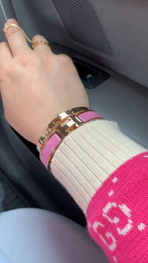 Kelly bracelet Kelly chain ring Clic clac H Rose Gold Rose Flamingo Hermes Clic H Bracelet, Kelly Bracelet, H Bracelet, Hermes Accessories, Cartier Love Bracelet, Chain Ring, Arm Candy, Women Style, Gold Rose