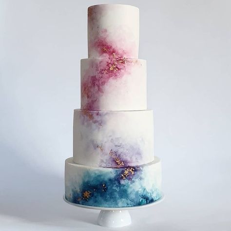 Claire Owen Cakes on Instagram: "Navy, violet and deepest pink watercolour with speckles of gold leaf for yesterday's weddings at one of my favourite venues @trinitybuoywharf. Always happy to be working on a painted cake 😊 . . . . . #weddingcake #bespokecake #cakedesign #cakedesigner #londonwedding #sussexwedding #instacake #cakestagram #claireowencakes #cakeinspo #cakeinspiration #edibleart #watercolourcake #paintedcake #handpainted" Watercolor Wedding Cake, Wedding Cake Trends, Painted Cake, Watercolour Wedding, Fuchsia Wedding, Wedding Cake Tops, Wedding Cake Pictures, Watercolor Cake, Classic Wedding Cake