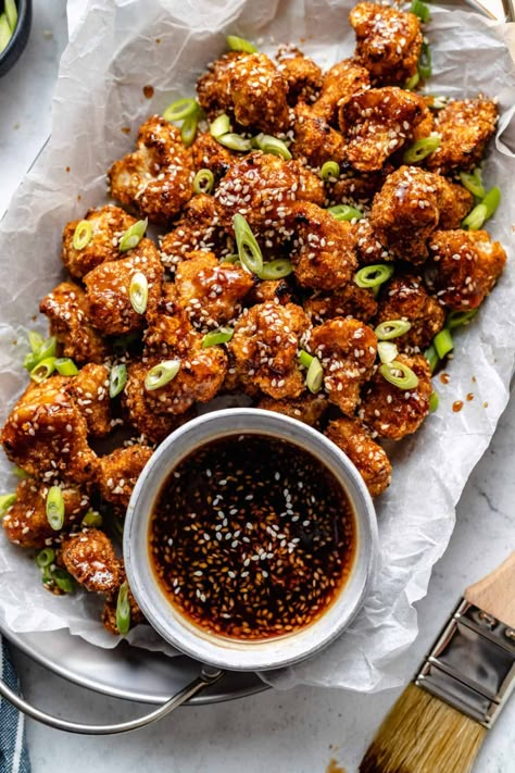 Vegan Football Snacks, Breaded Cauliflower, Vegan Cauliflower Wings, Sesame Cauliflower, Sticky Sesame Cauliflower, Cauliflower Bread, Cauliflower Wings, Healthier Desserts, Meat Free Recipes