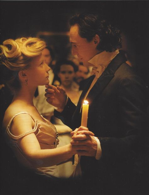 Crimson Peak Thomas, Tom Hiddleston Crimson Peak, Thomas Sharpe, Mia Wasikowska, Crimson Peak, Gothic Romance, Tom Hiddleston Loki, Movie Photo, Period Dramas